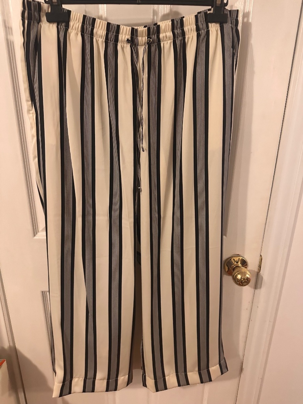 H&M Flowy black and white striped pants